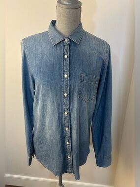 J Crew Chambray Shirt Blue Button Up size Medium